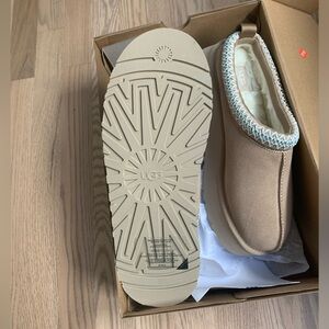 Brand New In Box, Never worn Ugg platform Tazman